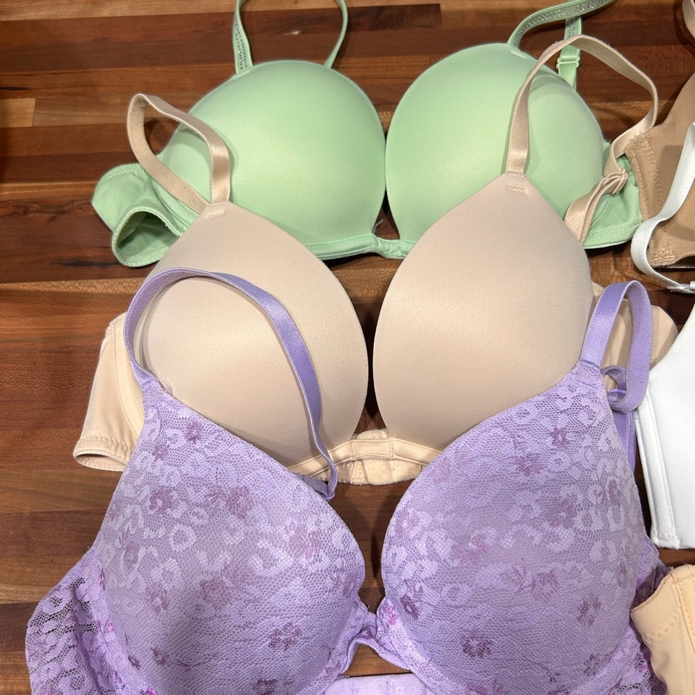 Lot of Bras-32B